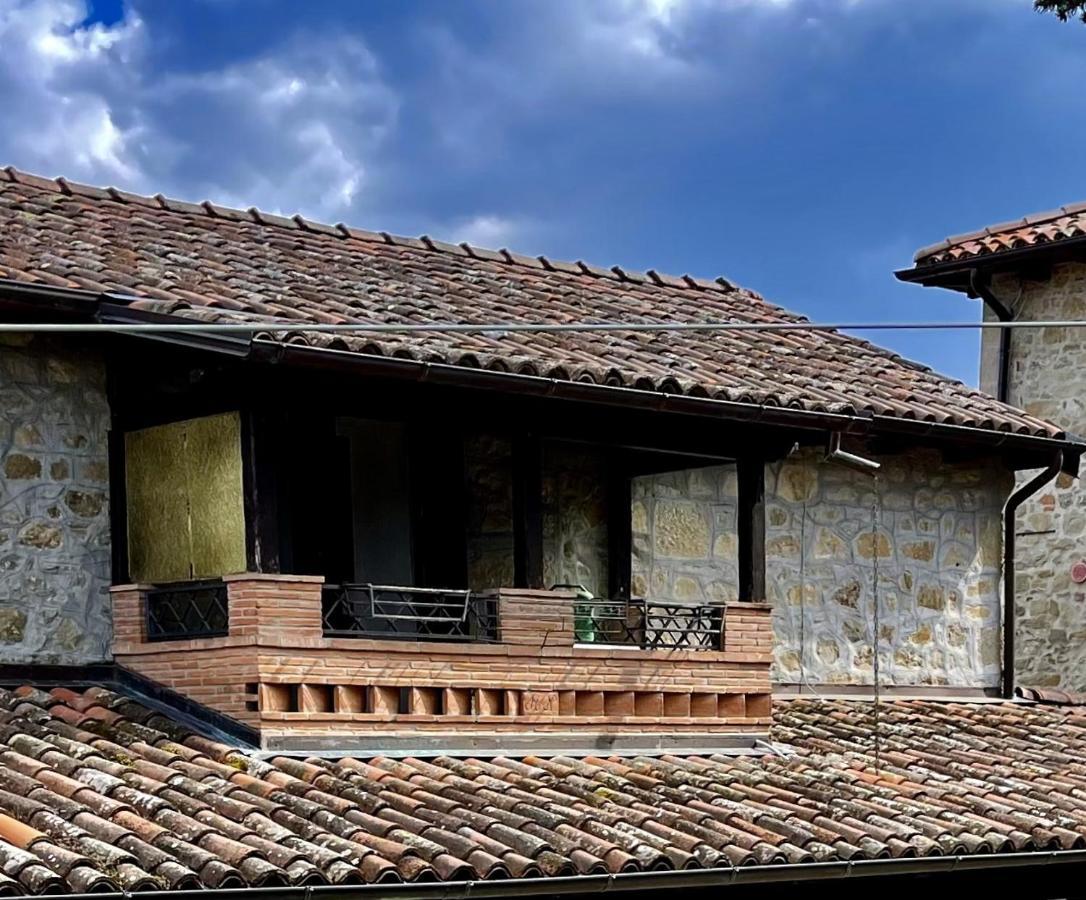Mazzetti Country House-Vita In Campagna Con Giardino Vimignano-Chiesa ภายนอก รูปภาพ