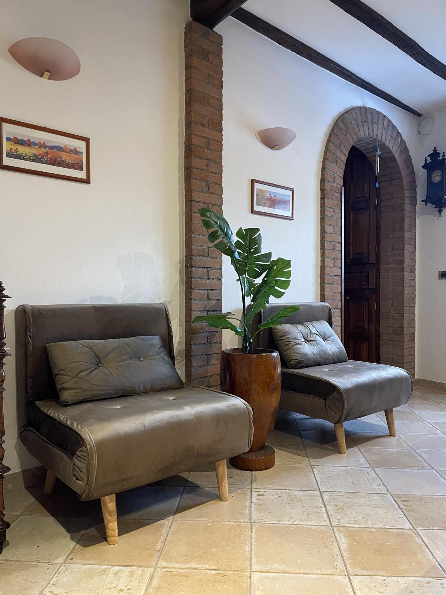 Mazzetti Country House-Vita In Campagna Con Giardino Vimignano-Chiesa ภายนอก รูปภาพ