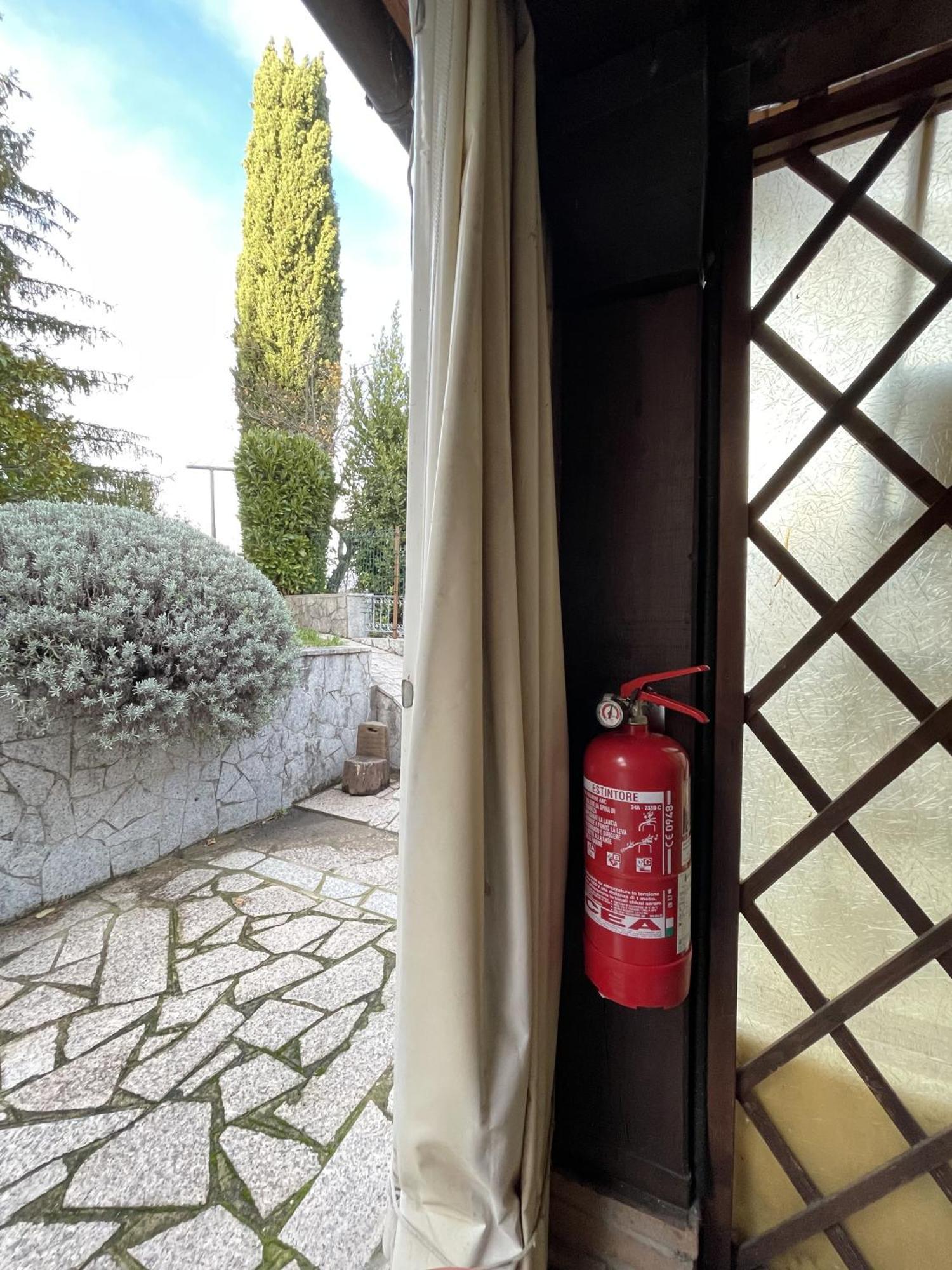 Mazzetti Country House-Vita In Campagna Con Giardino Vimignano-Chiesa ภายนอก รูปภาพ