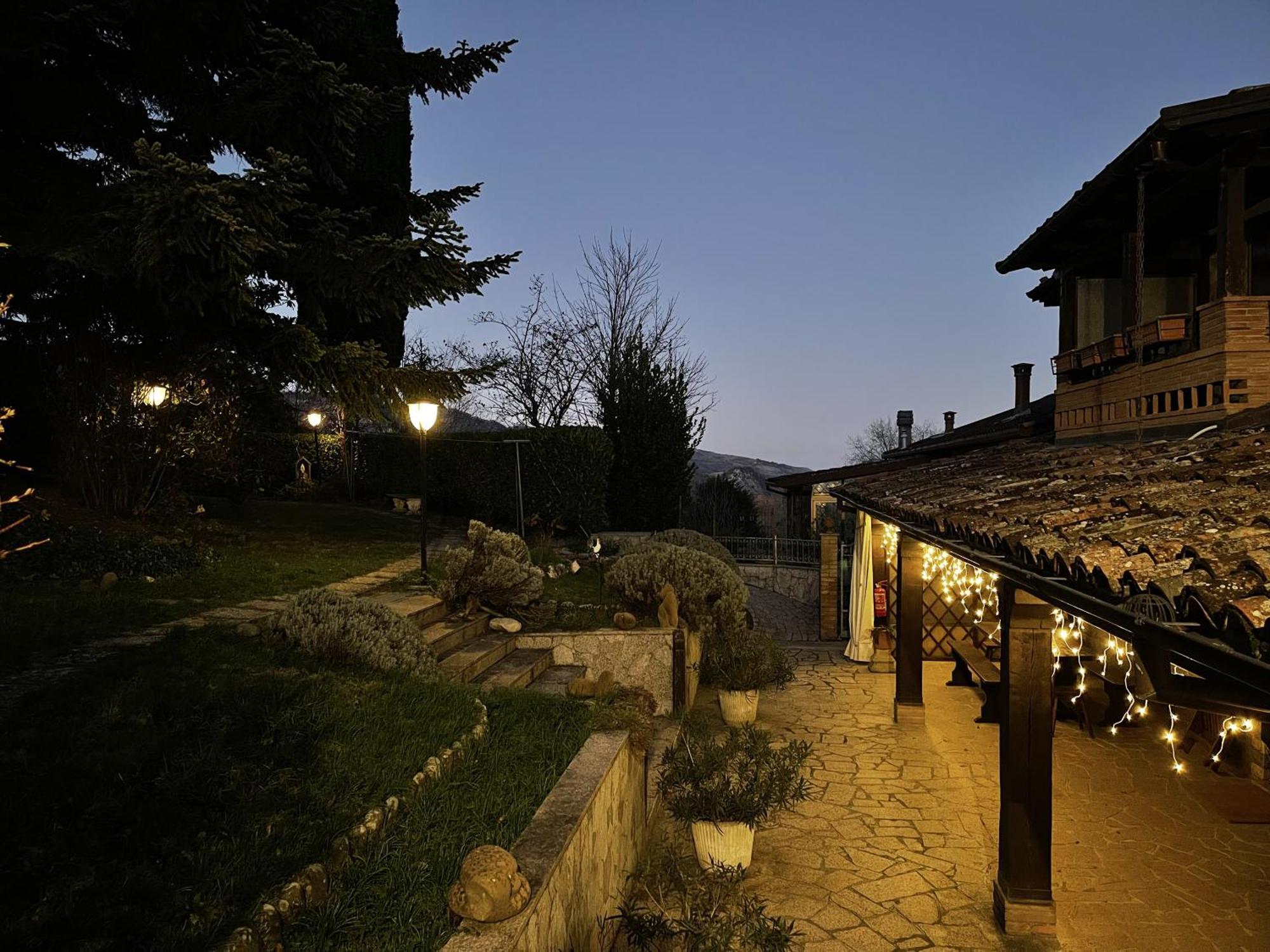 Mazzetti Country House-Vita In Campagna Con Giardino Vimignano-Chiesa ภายนอก รูปภาพ