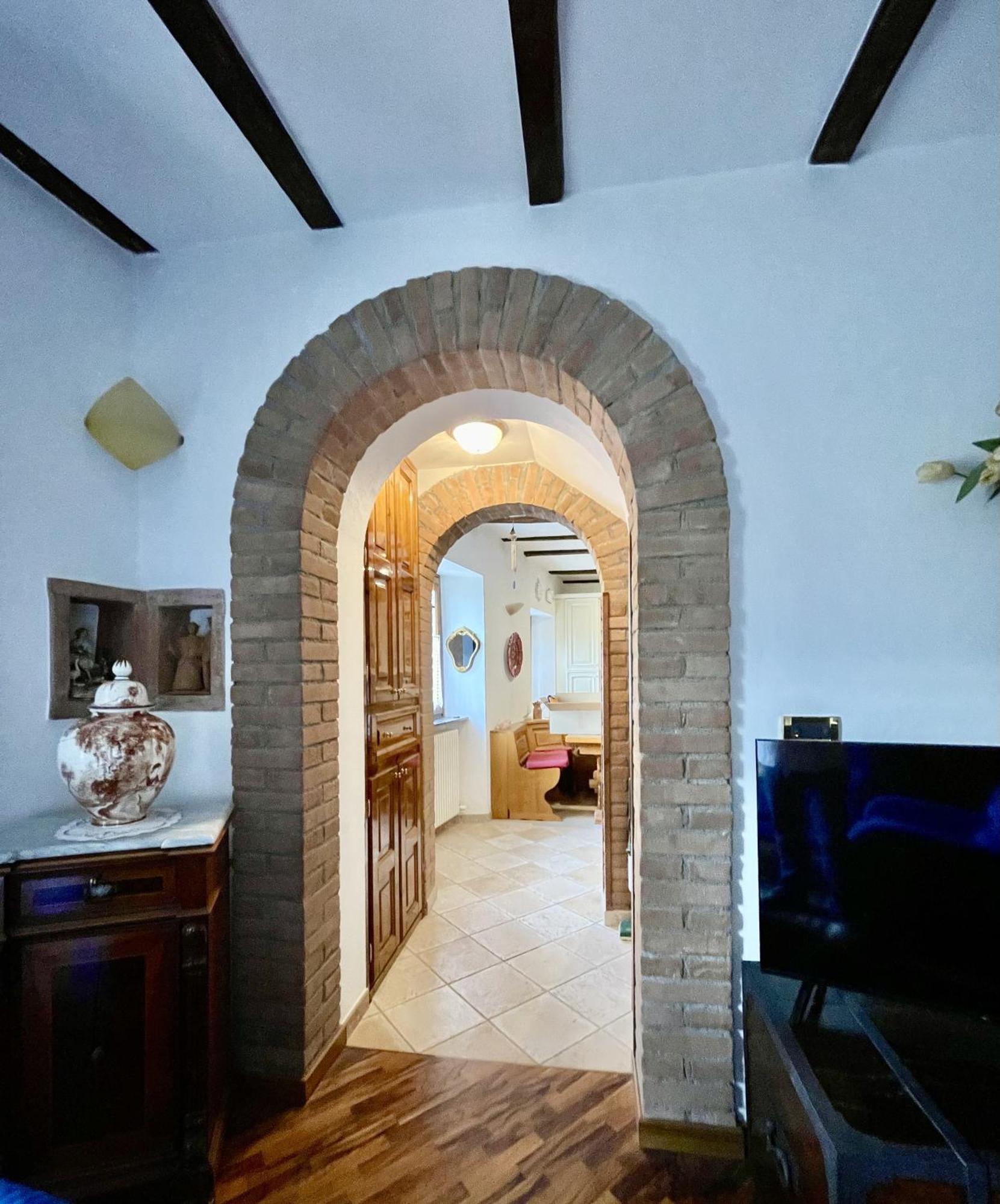 Mazzetti Country House-Vita In Campagna Con Giardino Vimignano-Chiesa ภายนอก รูปภาพ