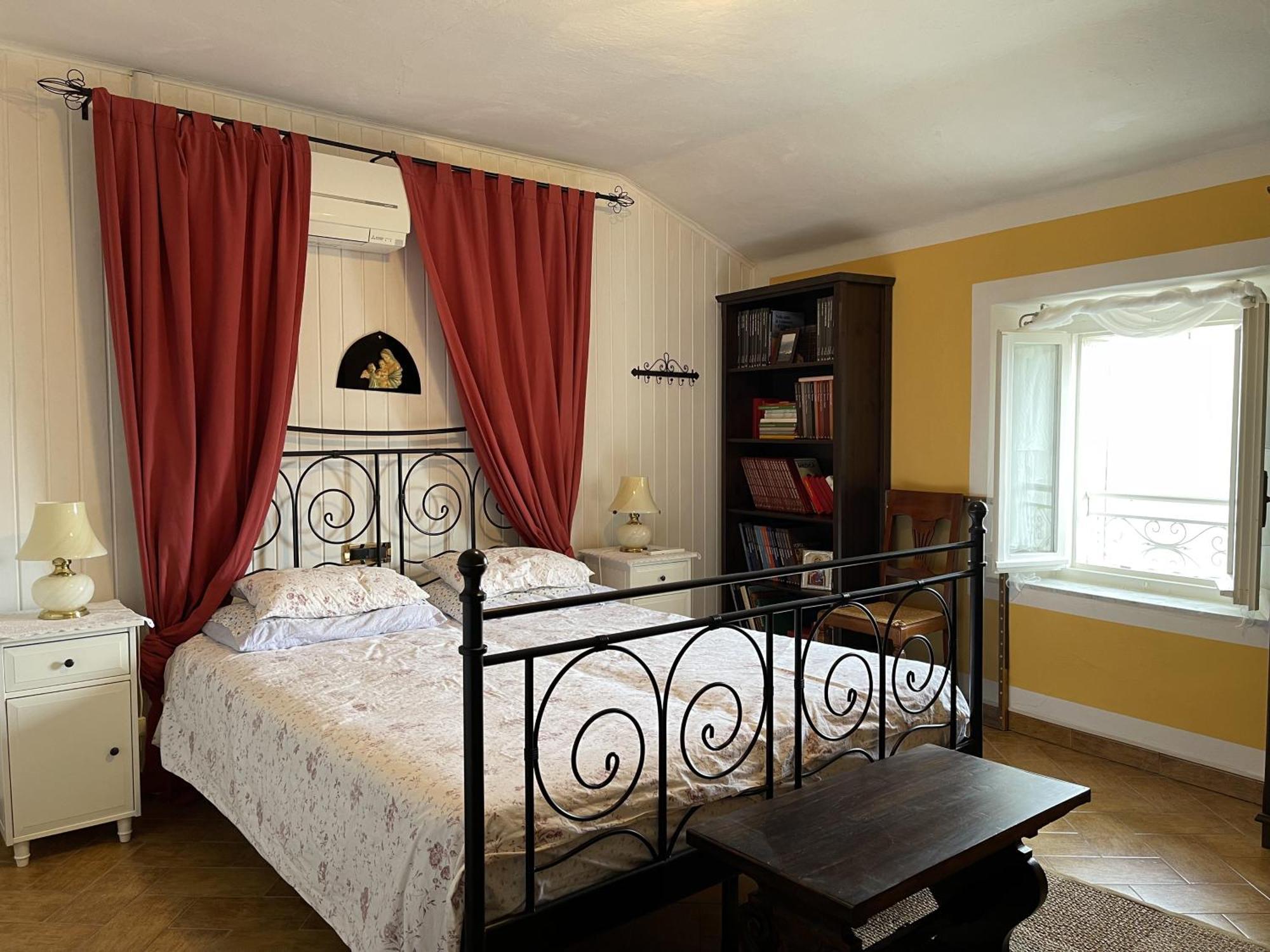 Mazzetti Country House-Vita In Campagna Con Giardino Vimignano-Chiesa ภายนอก รูปภาพ