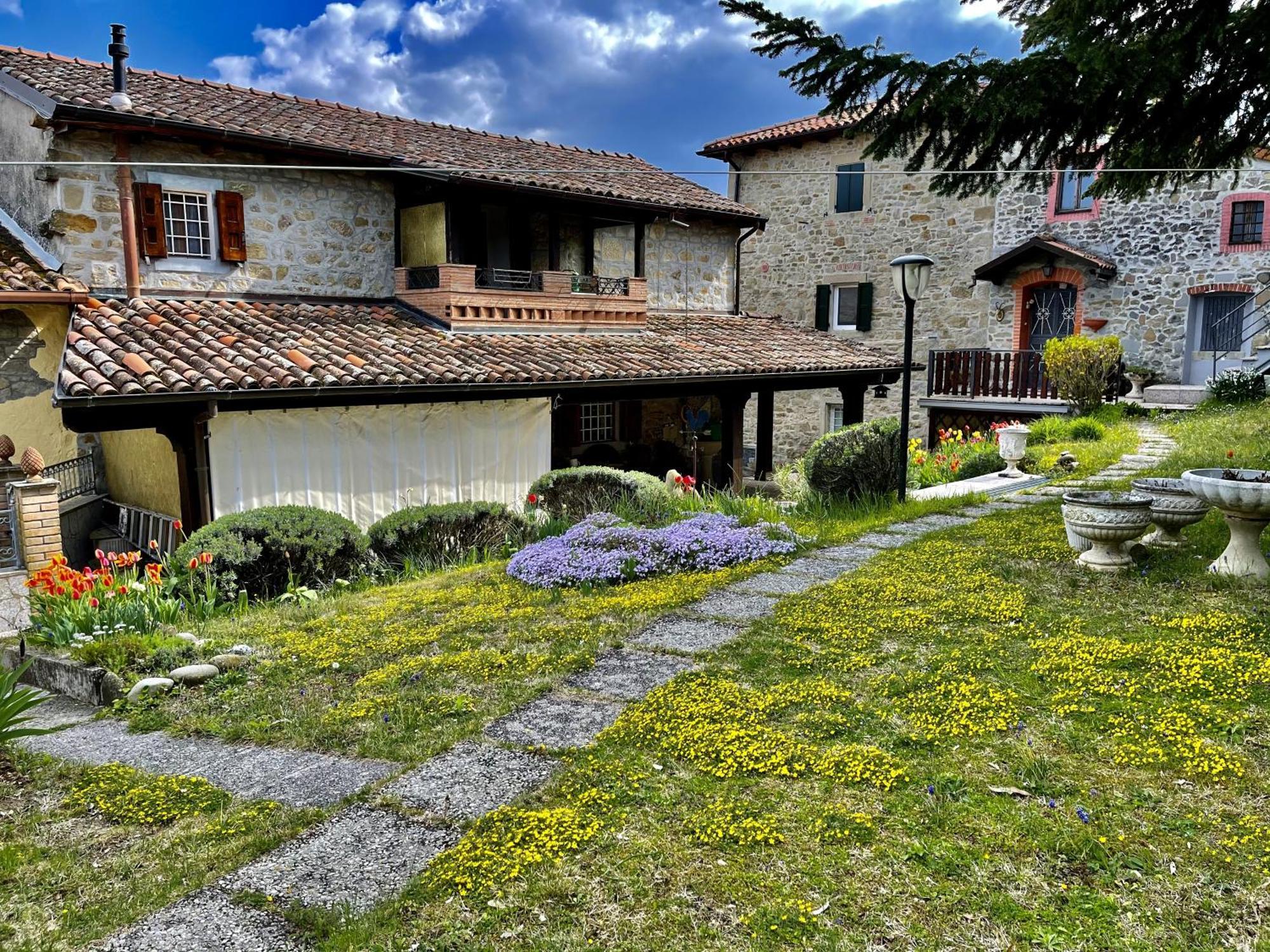 Mazzetti Country House-Vita In Campagna Con Giardino Vimignano-Chiesa ภายนอก รูปภาพ