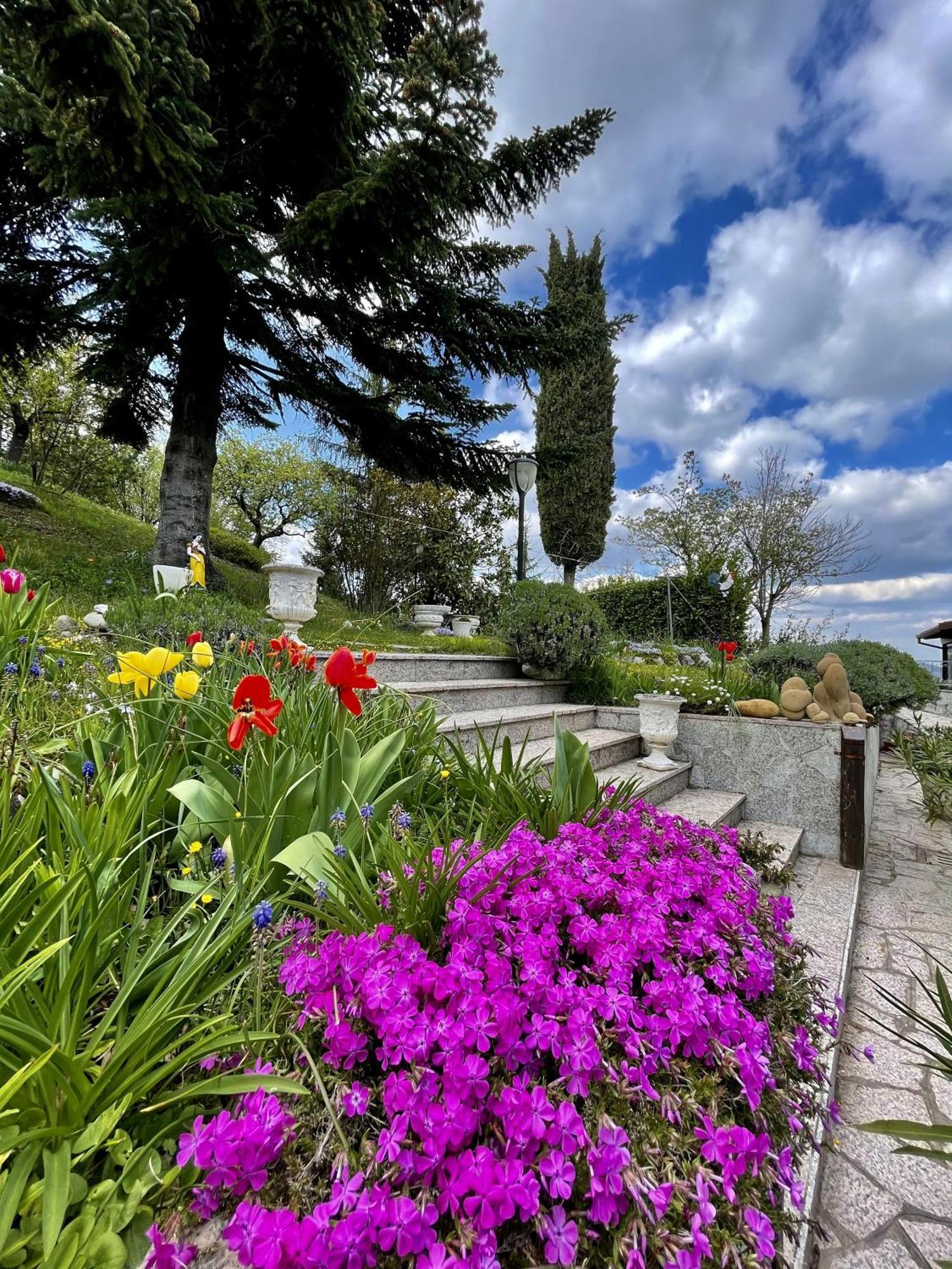 Mazzetti Country House-Vita In Campagna Con Giardino Vimignano-Chiesa ภายนอก รูปภาพ