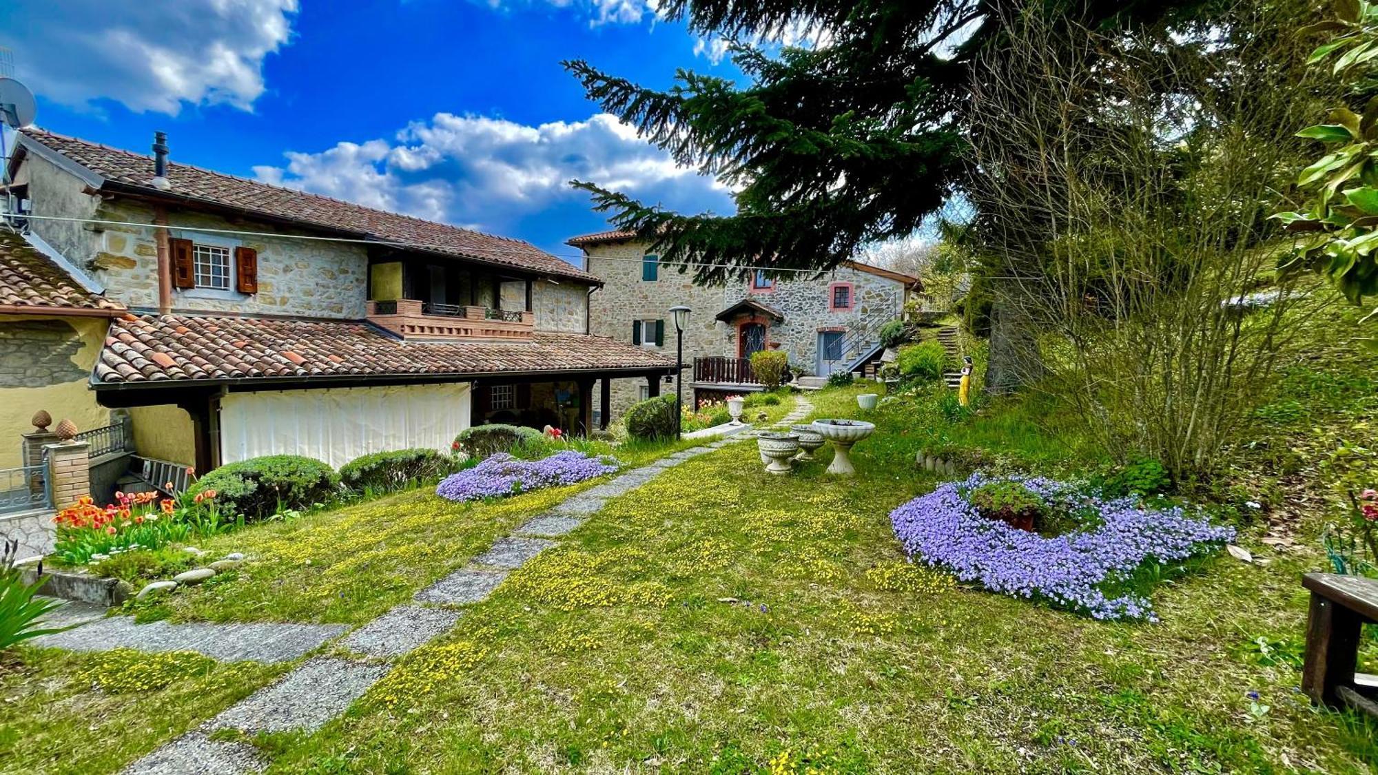 Mazzetti Country House-Vita In Campagna Con Giardino Vimignano-Chiesa ภายนอก รูปภาพ